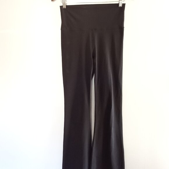 FABLETICS Purelux high waist flared yoga pants - Picture 4 of 7